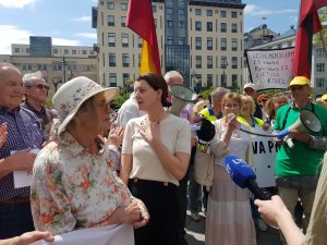 Mitingo metus susitikta su finansų ministre Monika Navickienė