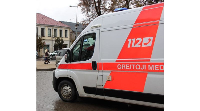 Greitoji medicinos pagalba – pagal kategoriją Nuotraukoje iš arti baltas automobilis su raudonomis juostomis ir užrašu 112 ir greitoji medicinos