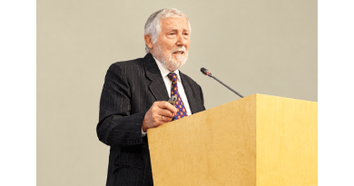 Prof. dr. Albinas BAGDONAS padarė pranešimą tema „Amžius ir psichologinė gerovė: lietuviškasis paradoksas, jo priežastys ir ką daryti?“