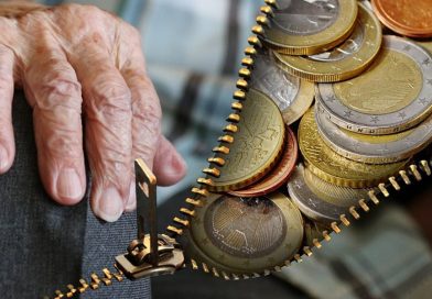 sukčiai vilioja pinigus iš senatvine demencija sergančio žmogaus