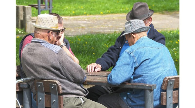 Kokio amžaius pasaulyje išeinama į pensiją